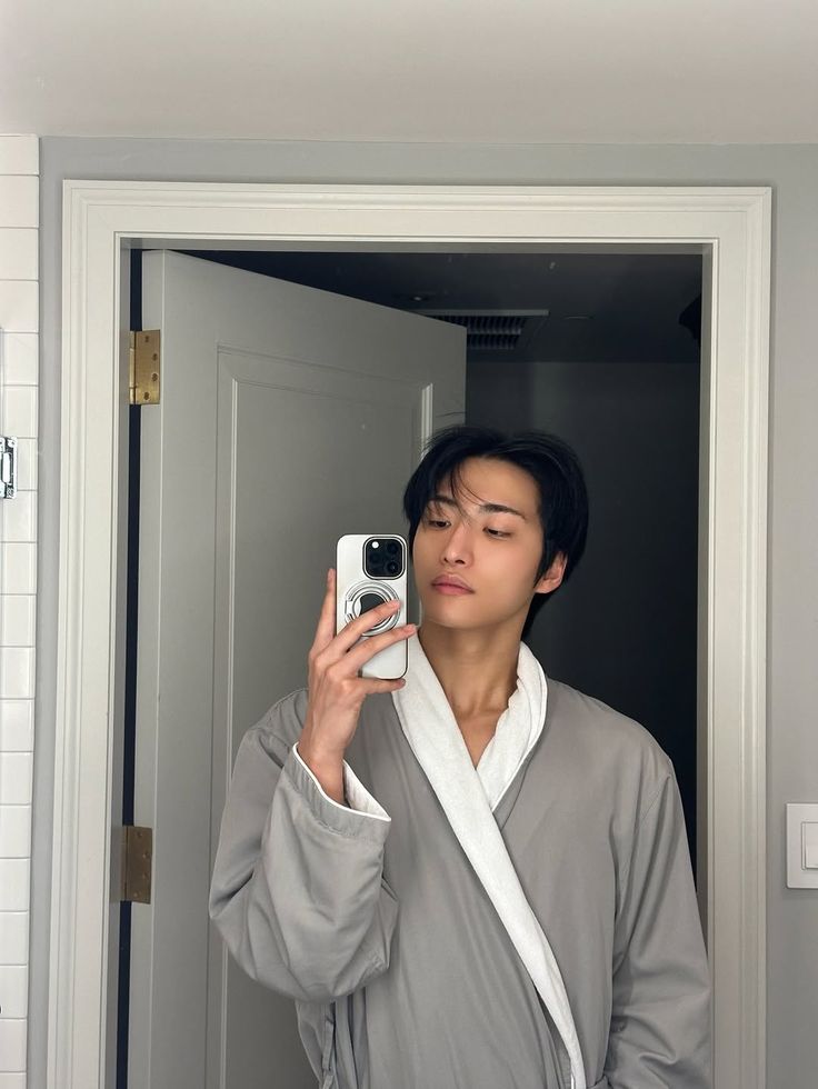 Đứng một mình nhưng ảnh có cả thế giới