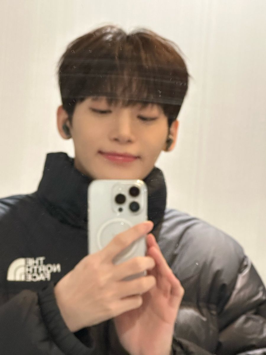 Đèn gương sáng, tâm trạng tối