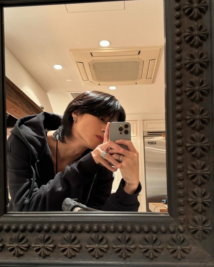 Dáng đứng không cố tình nhưng lại khiến tim ai đó lỡ nhịp