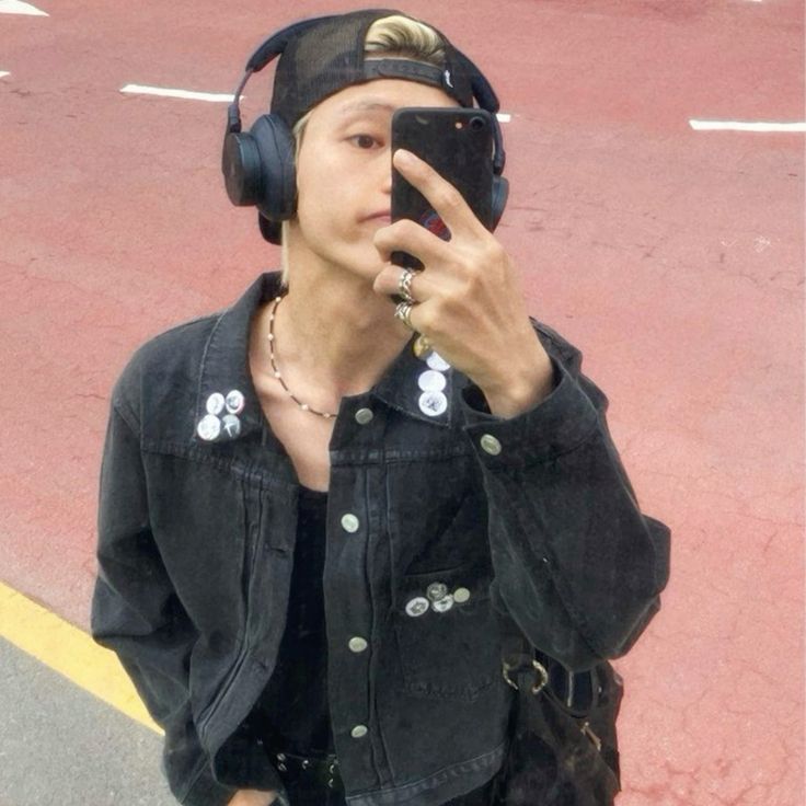 Cái bóng trước gương cũng có câu chuyện riêng để kể