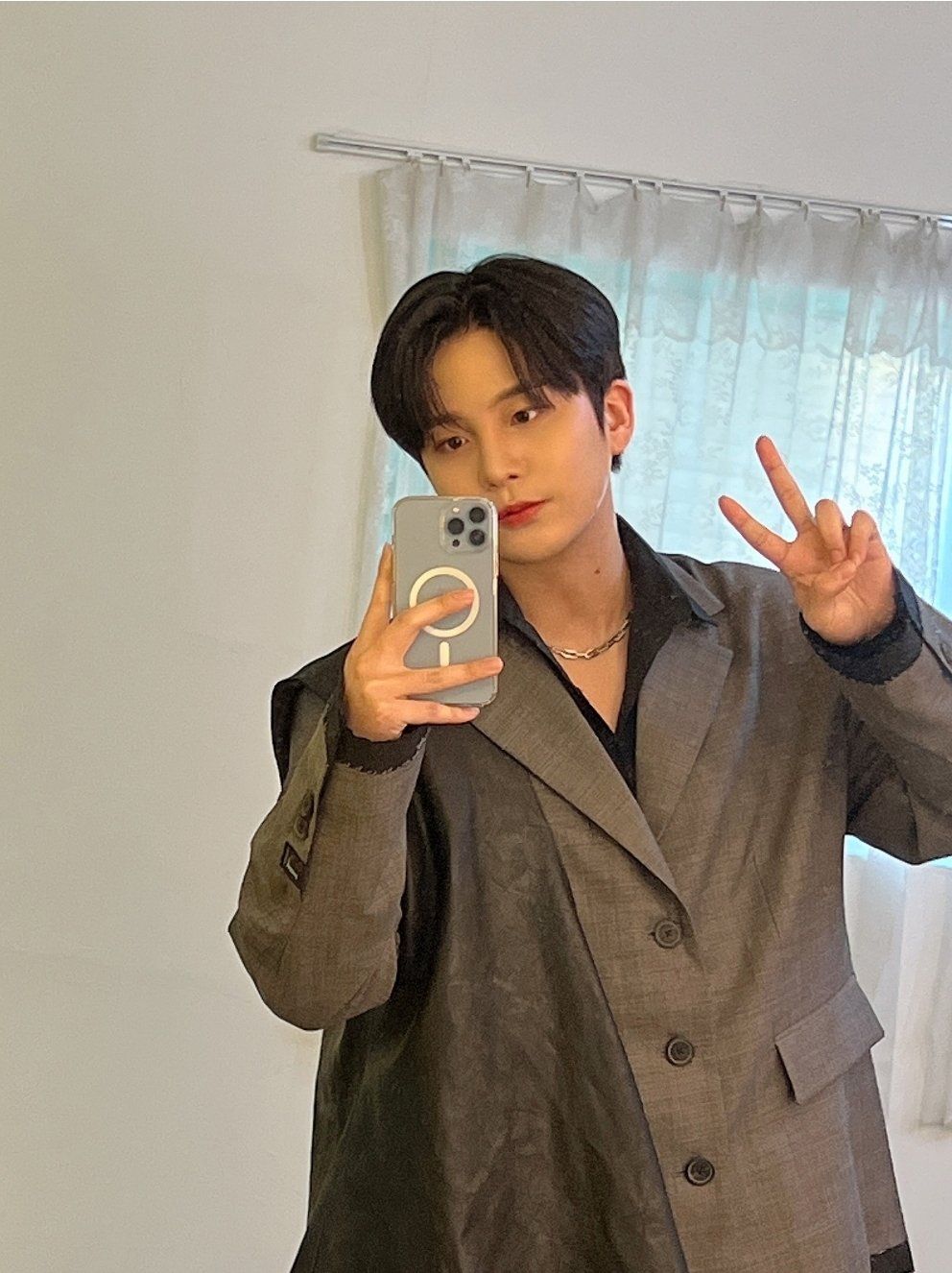 Ảnh chụp gương cũng cần điểm nhấn