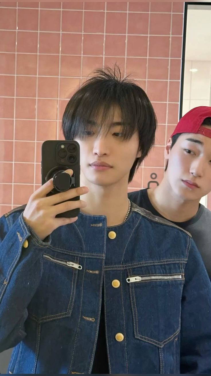 Tạo dáng lơ đãng, ánh nhìn có mục tiêu