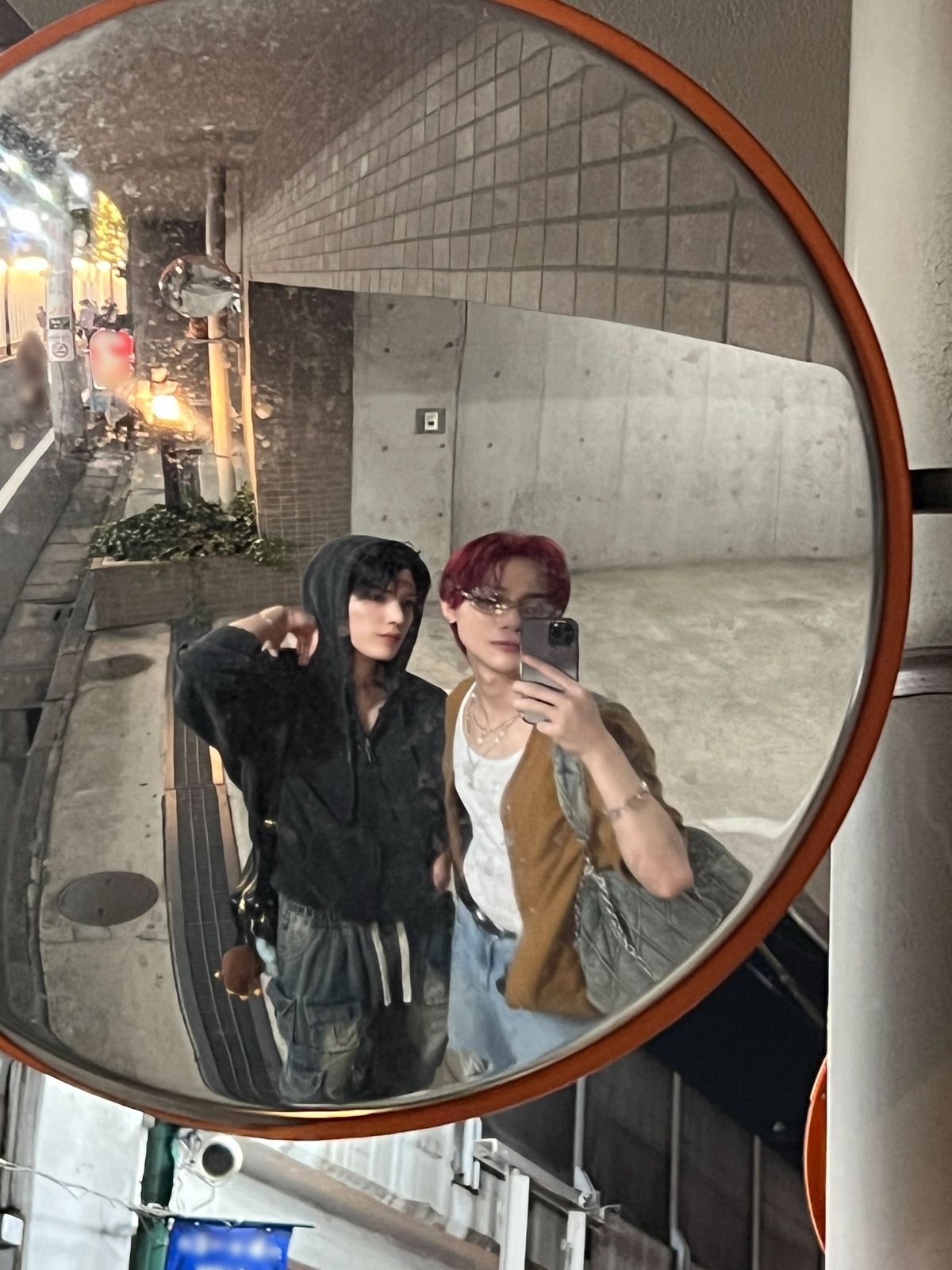 Tấm gương phản chiếu sự nghiêm túc không cần lý do