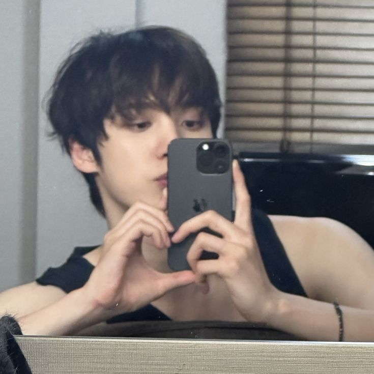 Một dáng đứng nhiều câu chuyện