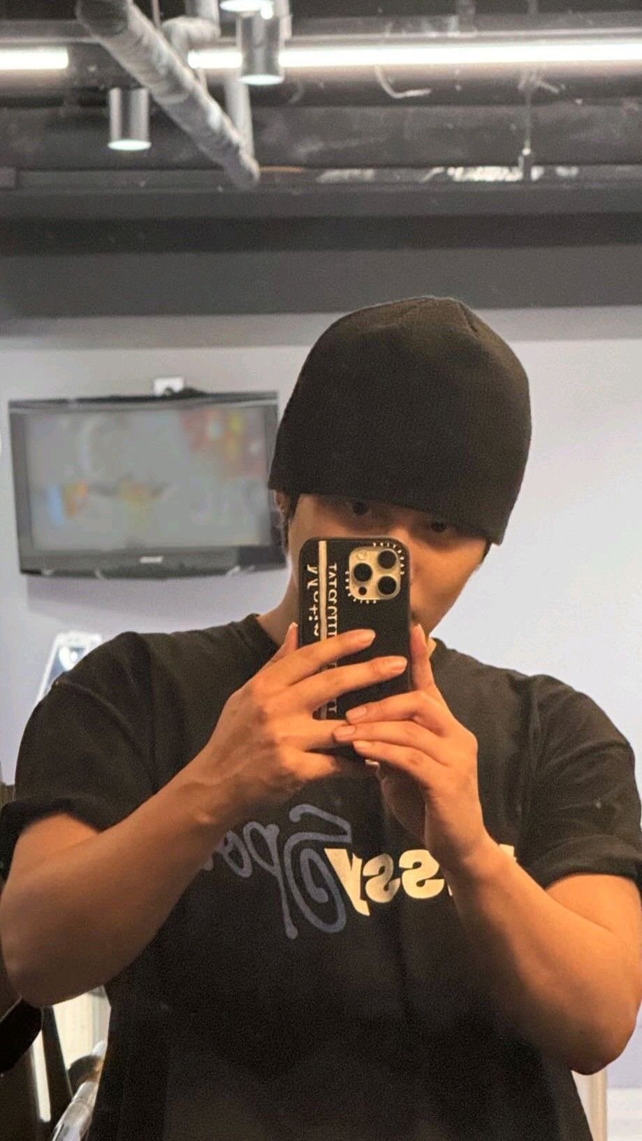 Mắt nhìn điện thoại, tâm trí nhìn xa xăm