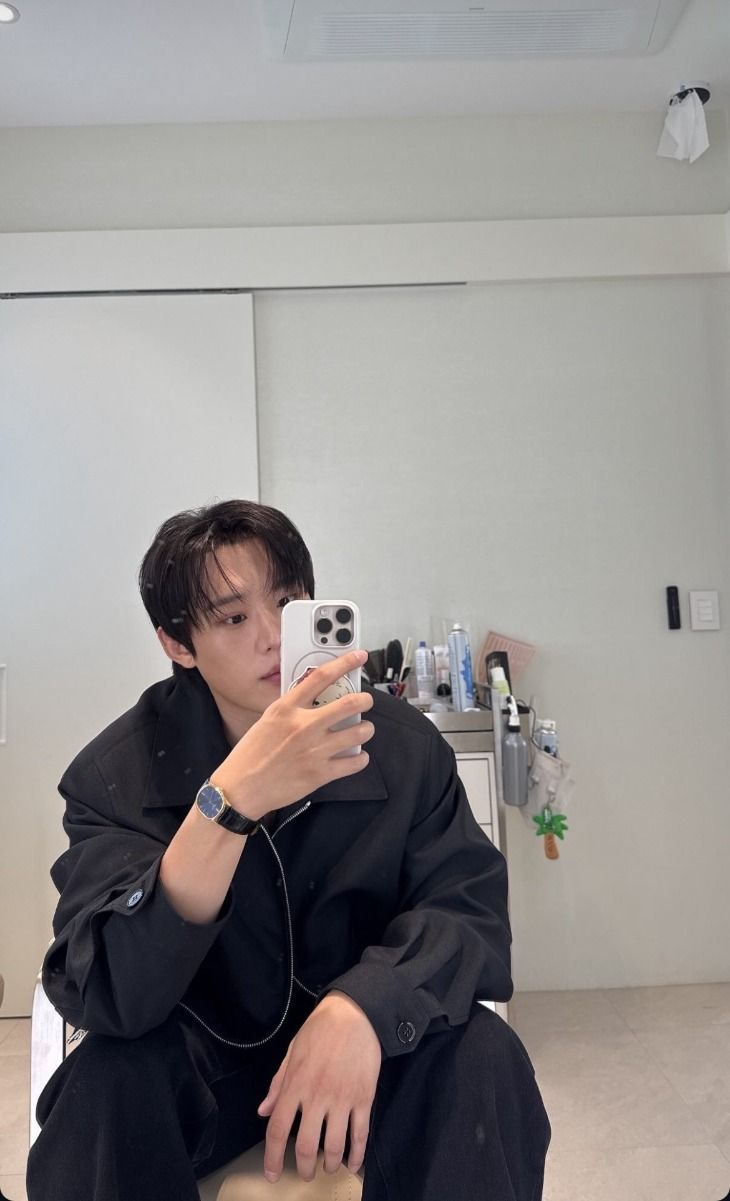 Mặt ngầu chưa đủ, ánh mắt phải biết kể chuyện