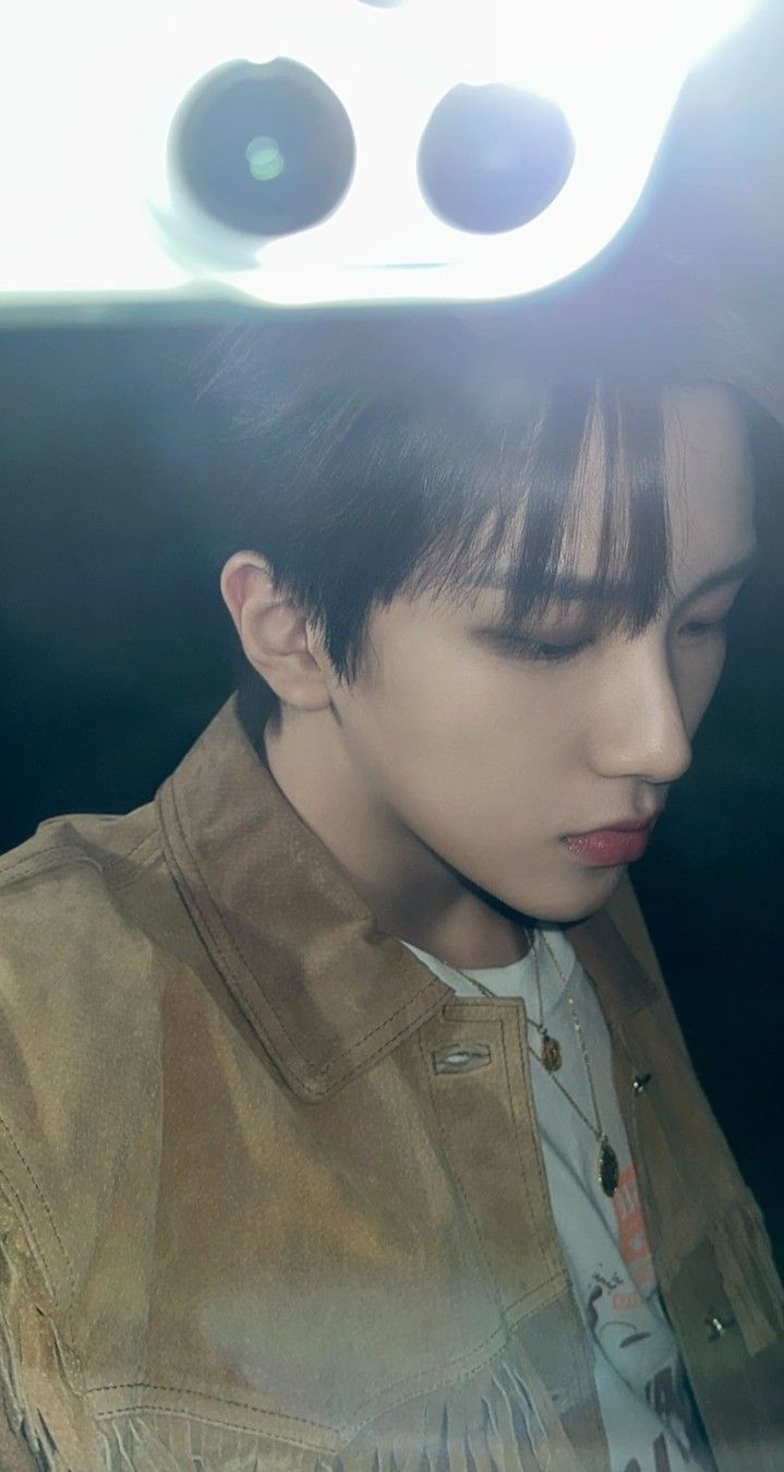 Không tạo dáng, chỉ tạo vibe