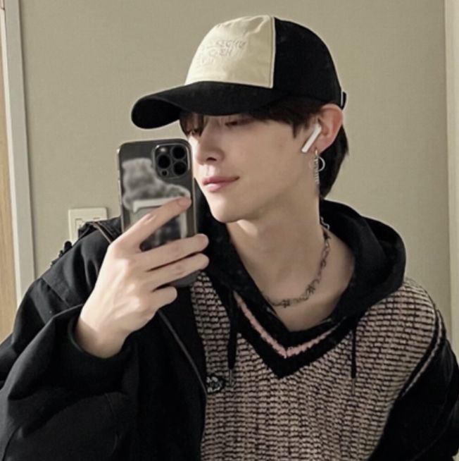 Không cố tình đẹp trai, chỉ là ánh sáng đúng lúc