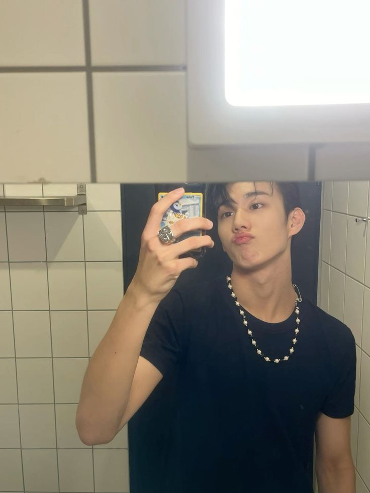 Không cần cười, chỉ cần đứng đúng ánh sáng