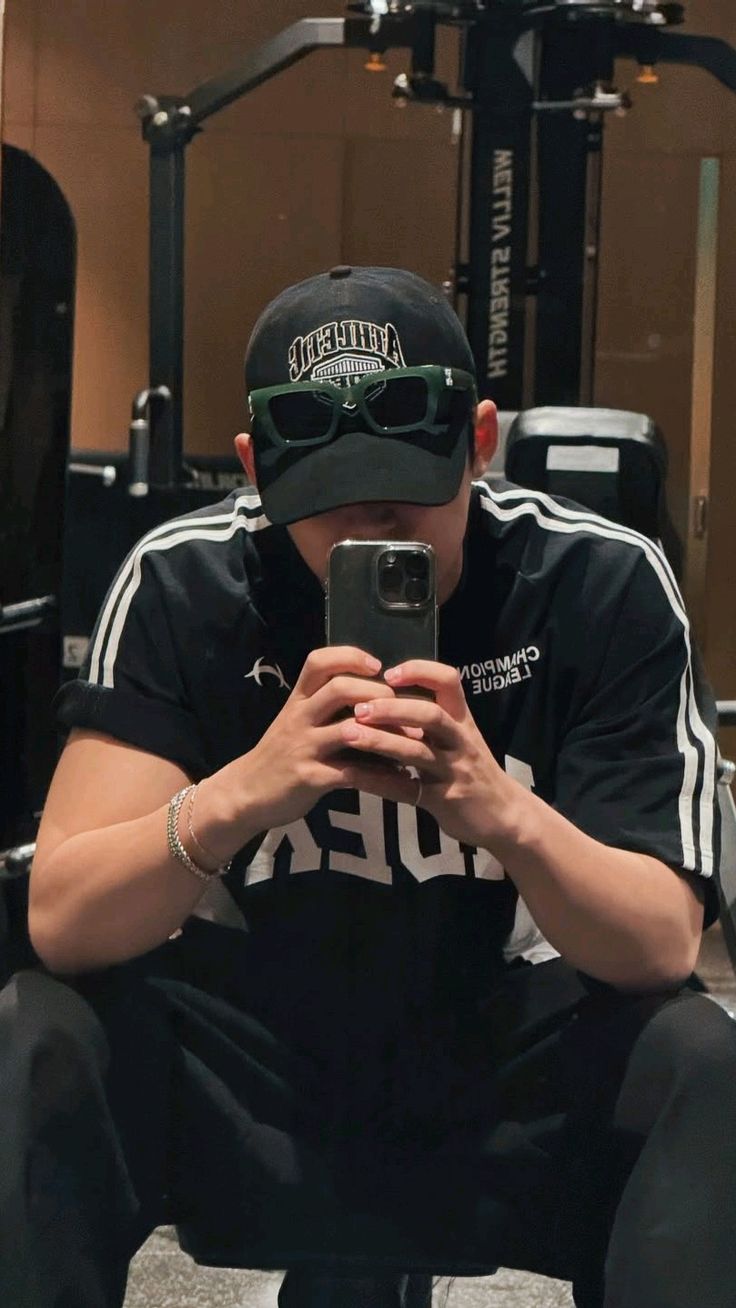 Đứng trước gương, chill sau ống kính