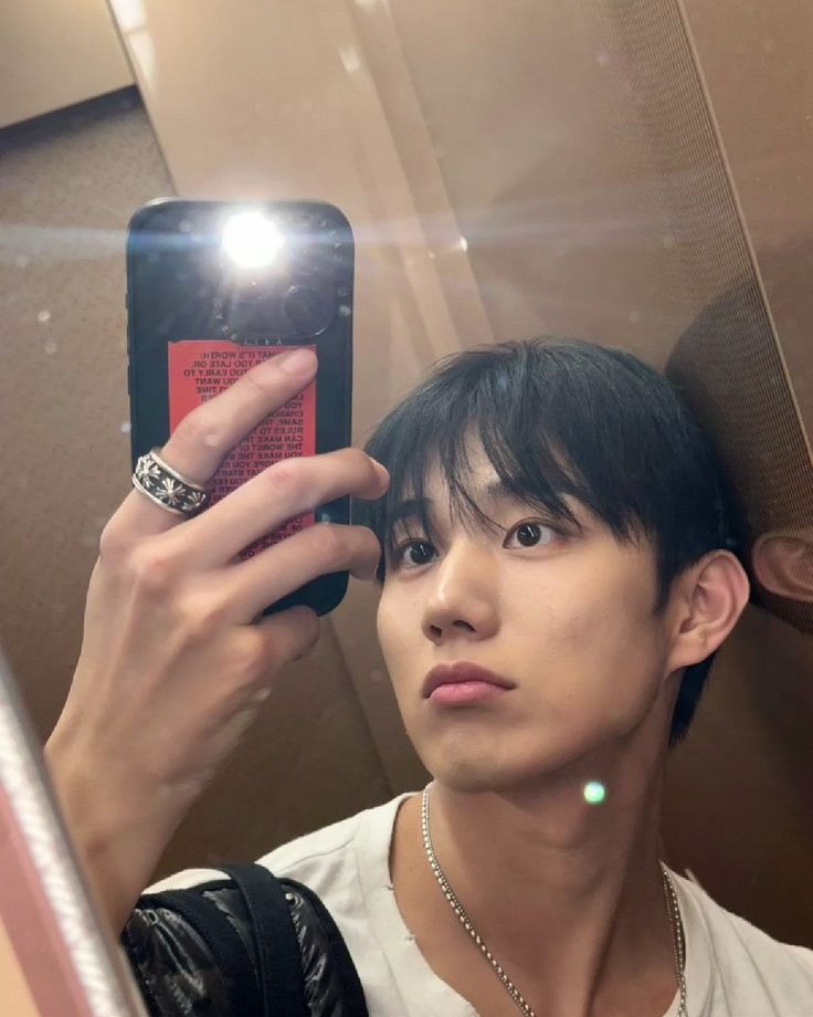 Gương chỉ phản chiếu, chất là do mình tạo