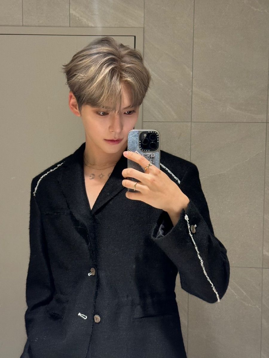 Gương phòng tắm, nhưng dáng phòng studio