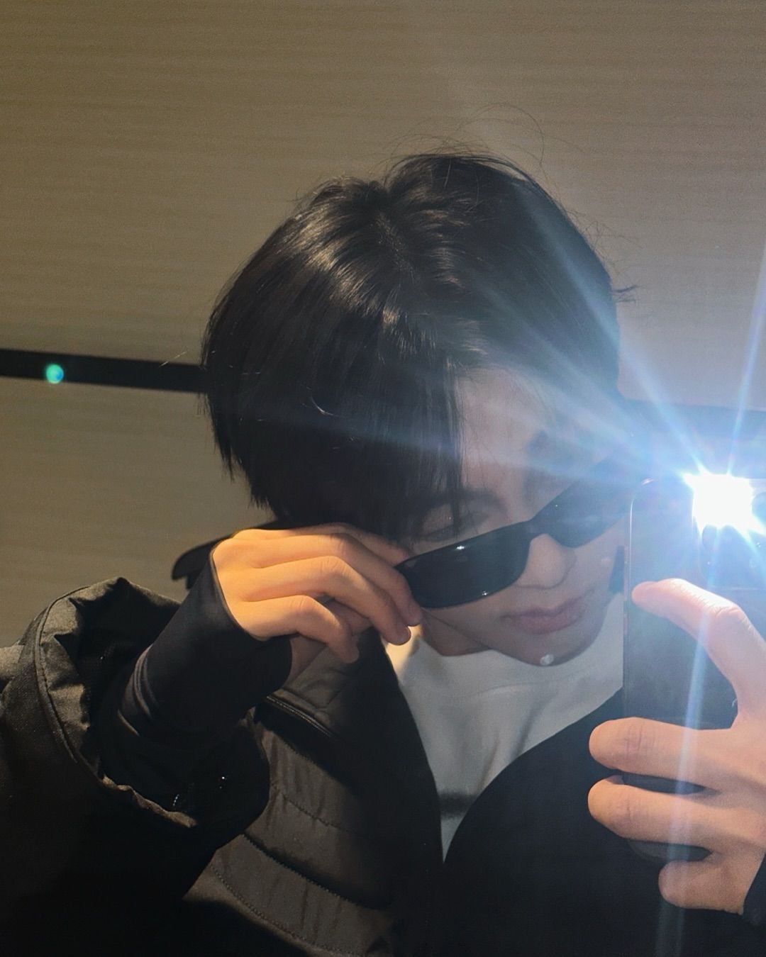 Gương tắm + áo thun = công thức ngầu