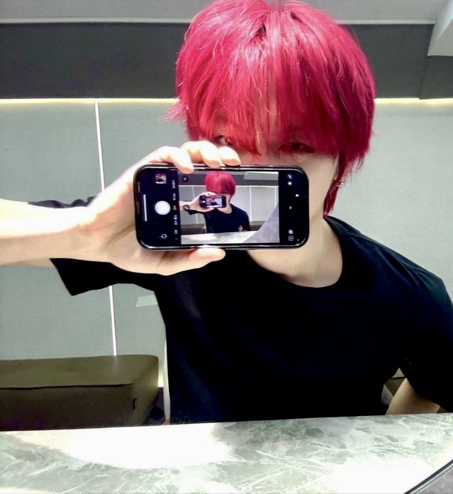 Không nhìn camera, vẫn khiến người ta dừng lại