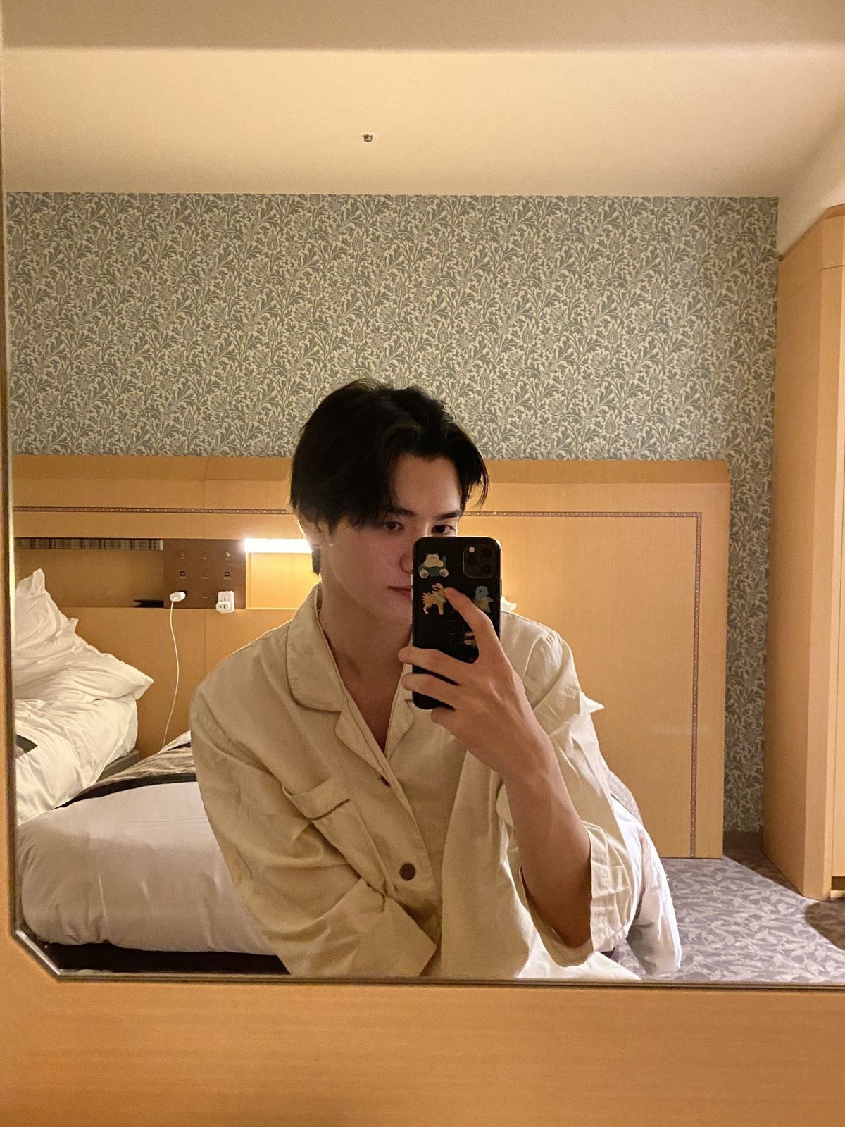 Gương ơi, phản chiếu giúp hôm nay chill chút