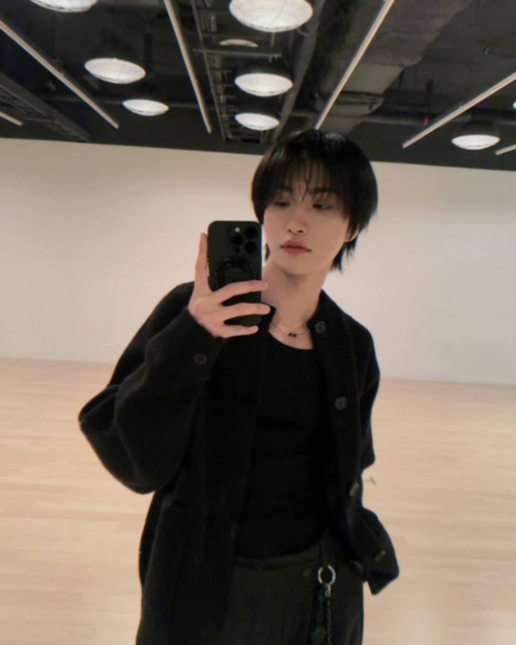 Gương phản chiếu người, còn ảnh phản chiếu tâm trạng