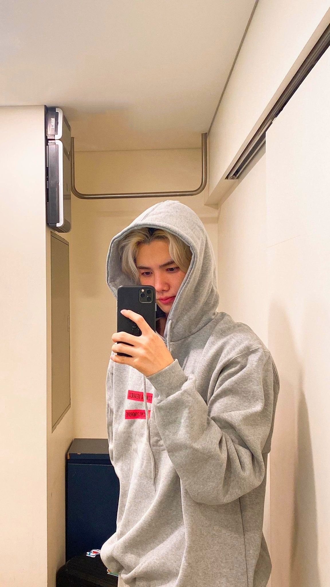 Gương trước mặt, tâm trạng tự sắp xếp