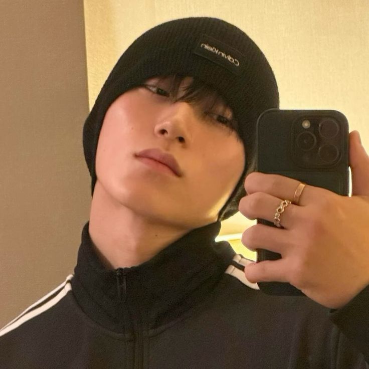 Gương phản chiếu hình ảnh, còn ánh mắt phản chiếu tâm hồn