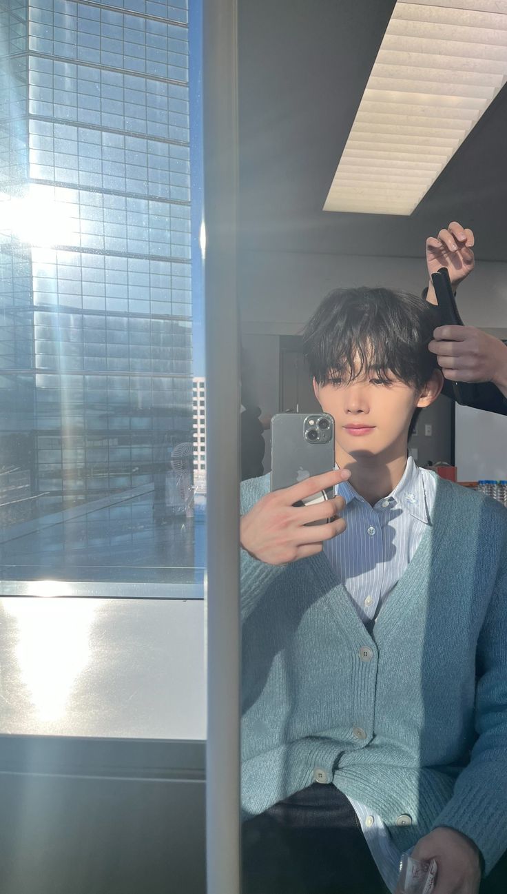 Gương không có filter, nhưng luôn cho ta thấy điều thật nhất