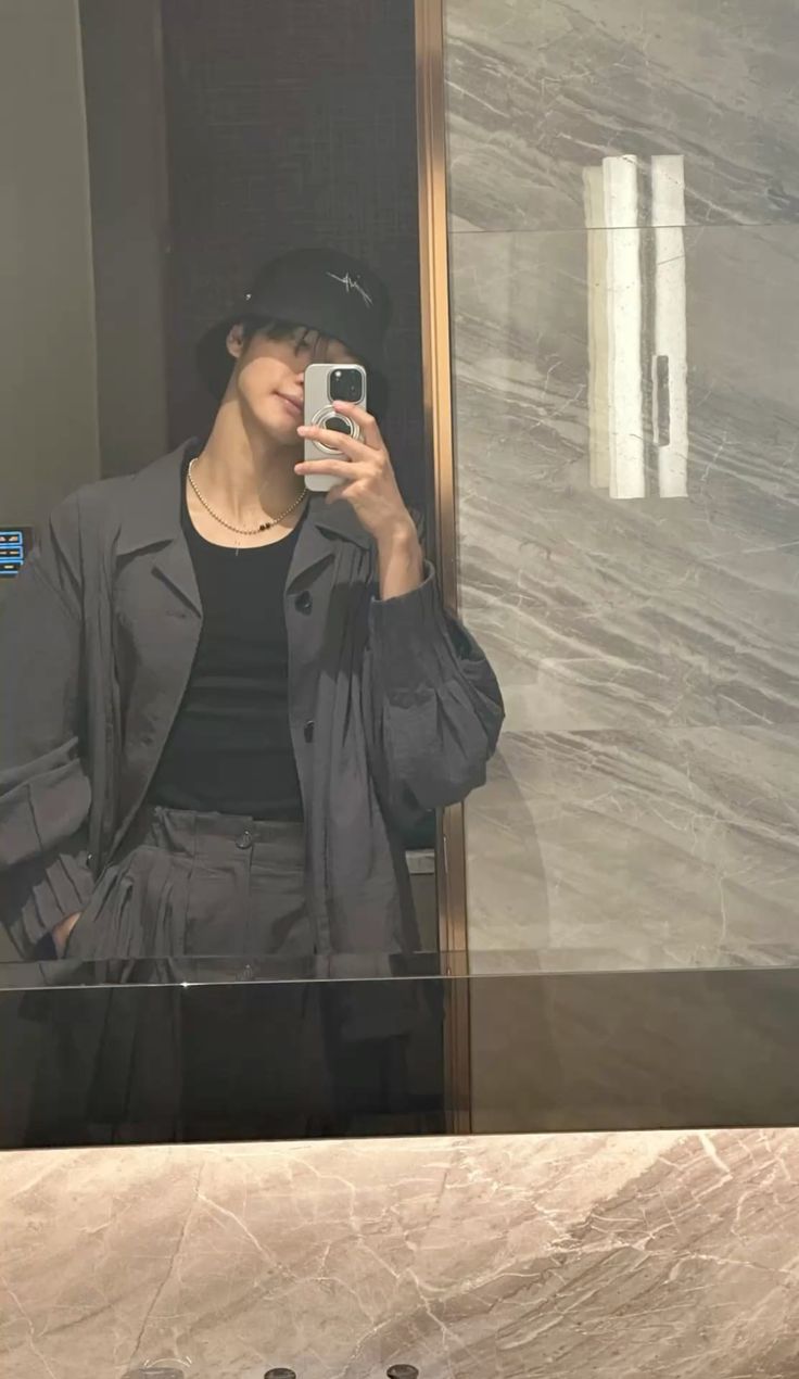 Gương không phản chiếu người thật, chỉ phản chiếu khí chất