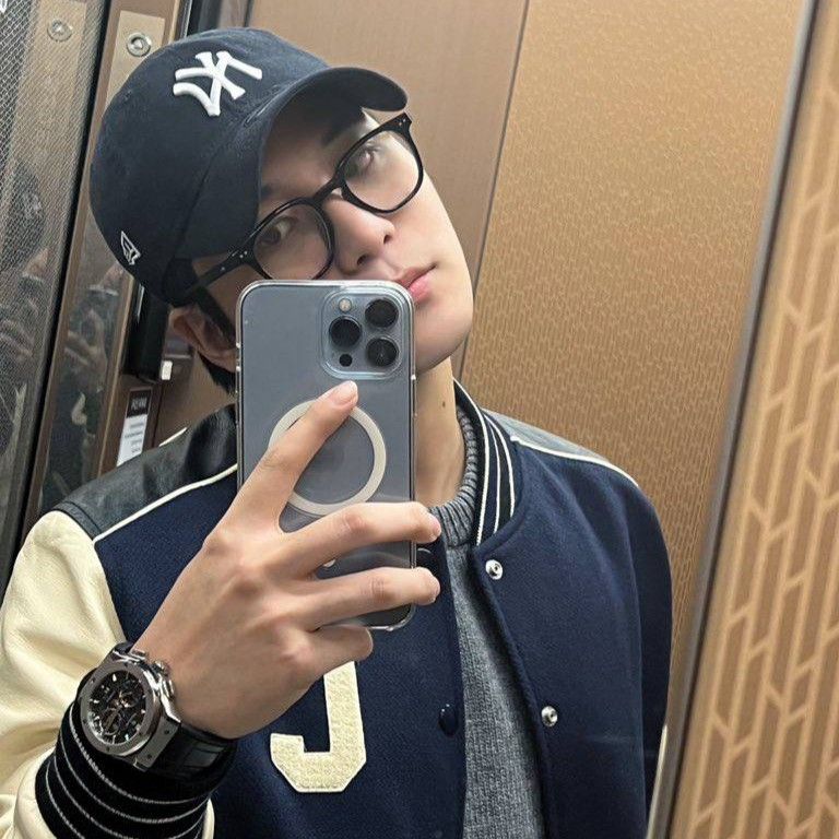 Gương càng mờ, dáng càng phải chất