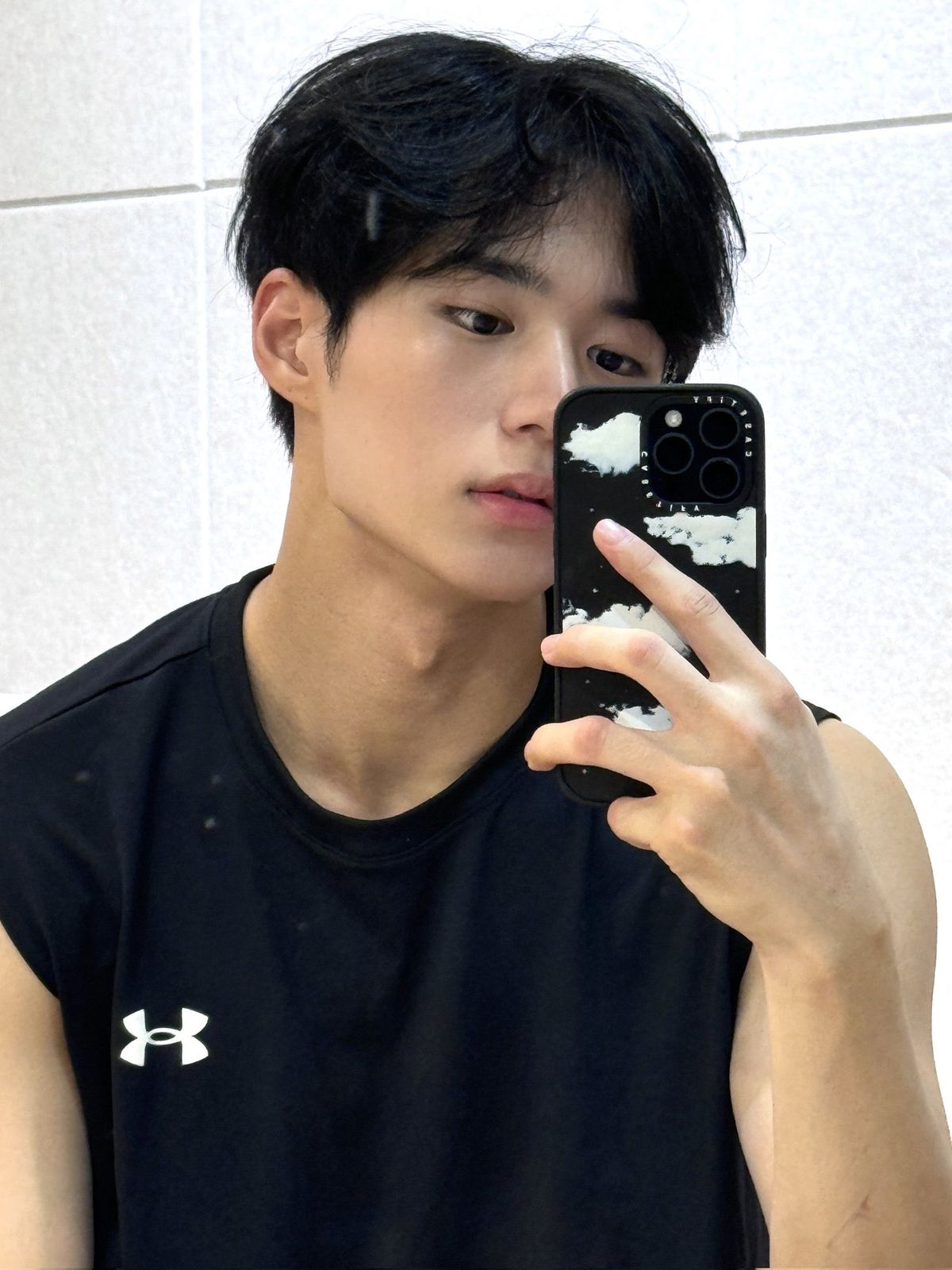 Đứng trước gương mà tưởng đang dự event