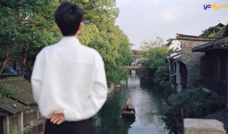 ảnh chụp sau lưng nam buồn