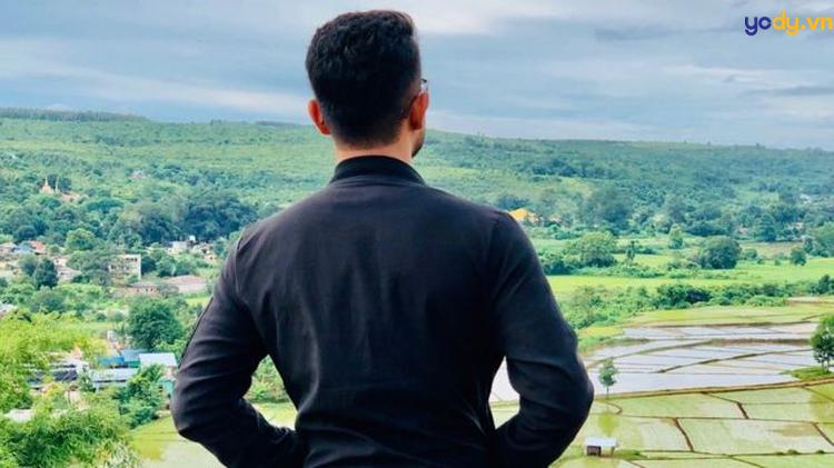 ảnh chụp sau lưng nam buồn