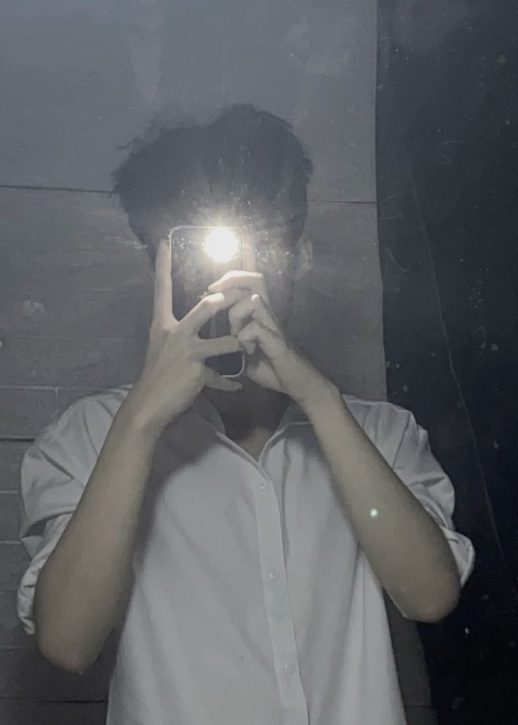 Hình trai 2k9 ngây ngô nhưng vẫn toát lên vẻ cuốn hút khó cưỡng lại