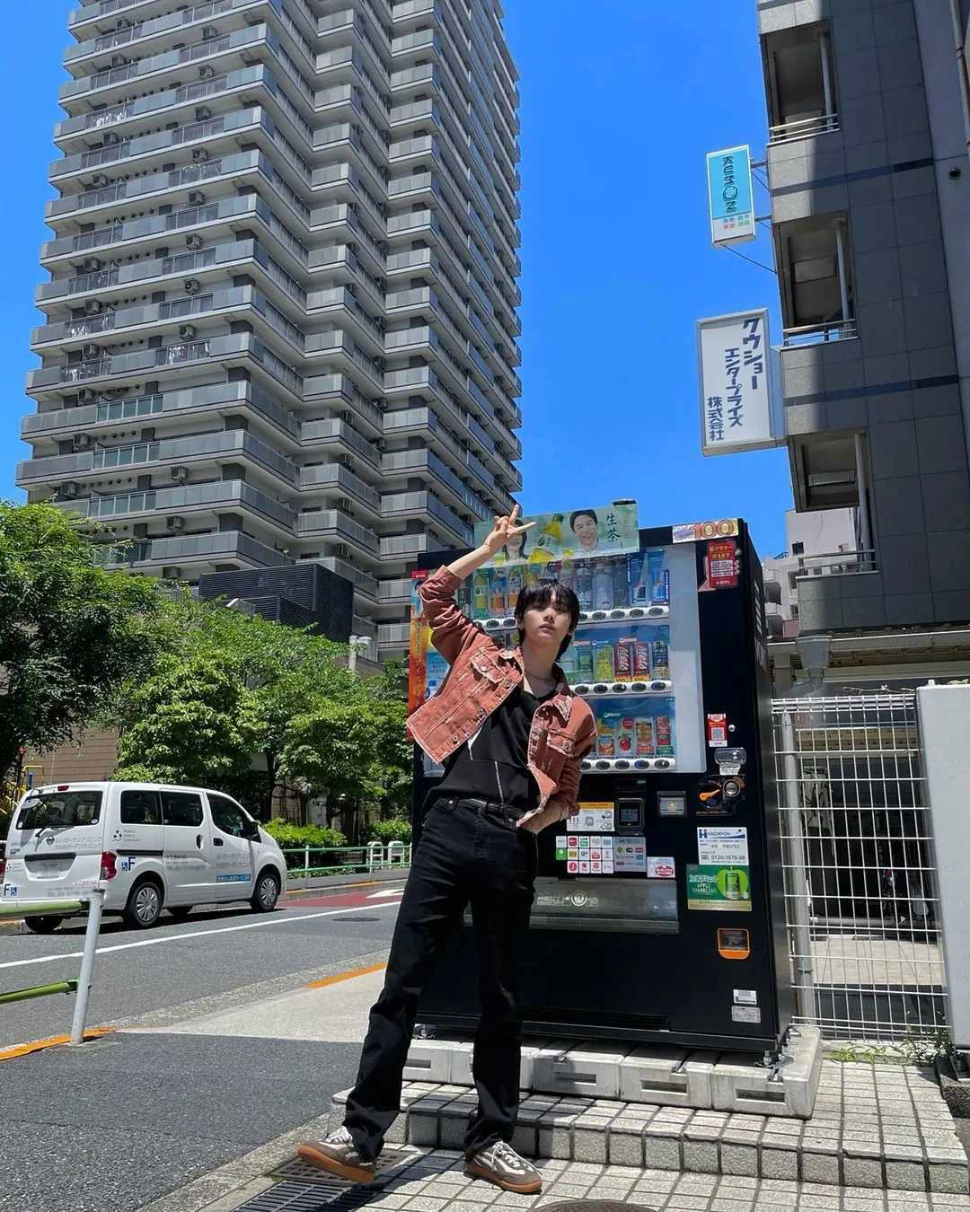 Không cần nói gì cũng khiến người khác ngoái lại