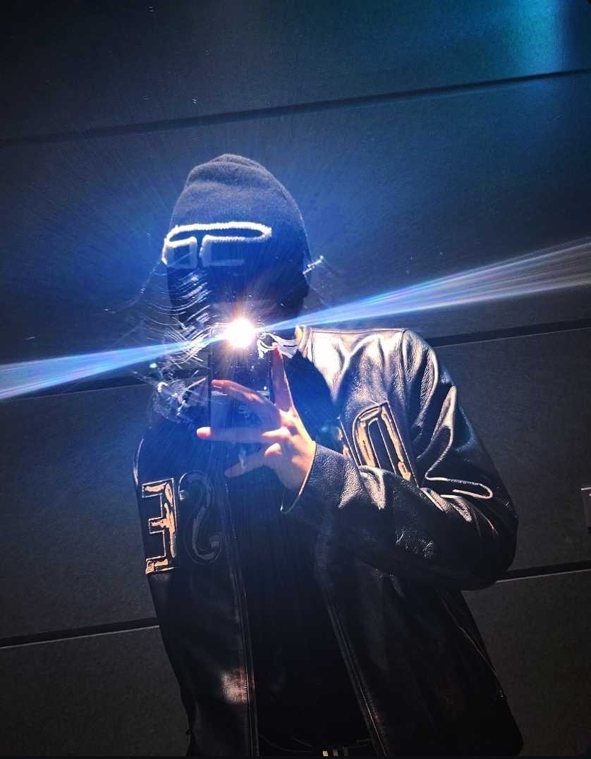 Áo khoác to, mặt lạnh - vibe ai chịu nổi