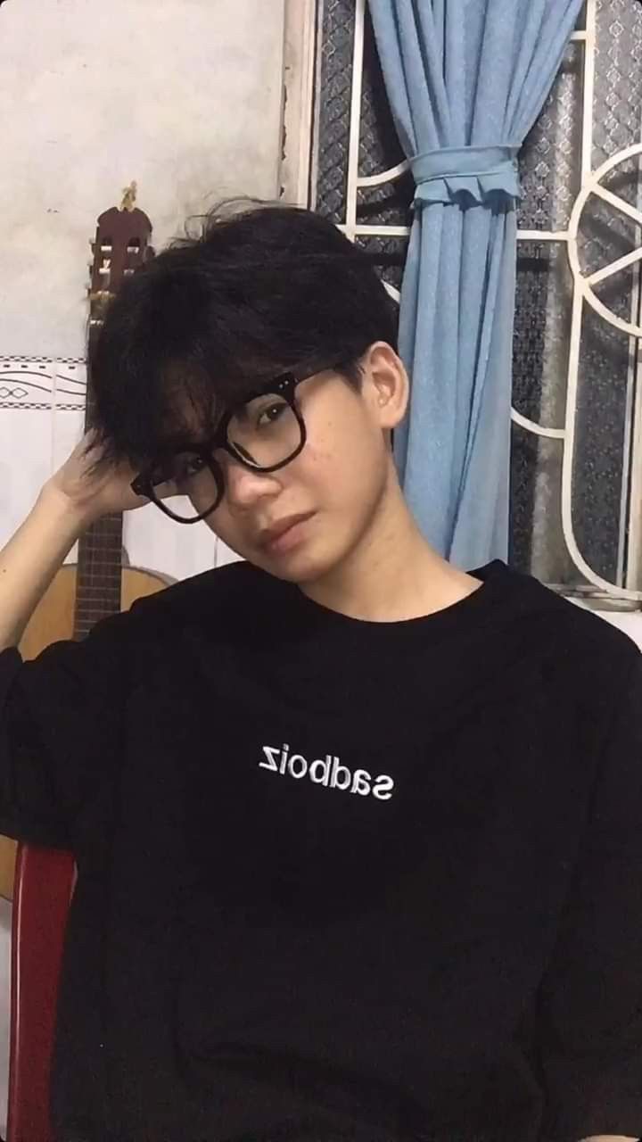 Hình ảnh trai đẹp K13 xuất hiện dày đặc, nhanh chóng nhận được nhiều lời khen ngợi