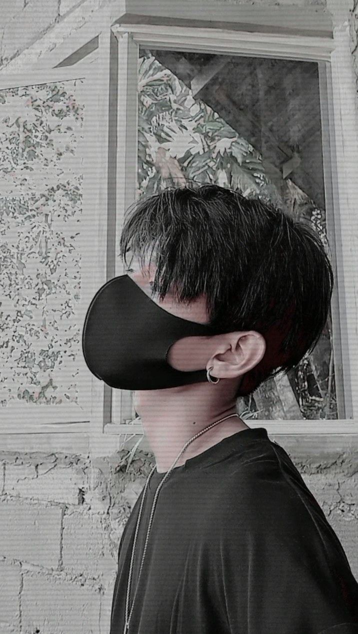 Ảnh trai đẹp K13 đang được bàn luận sôi nổi trên nhiều diễn đàn chia sẻ ảnh