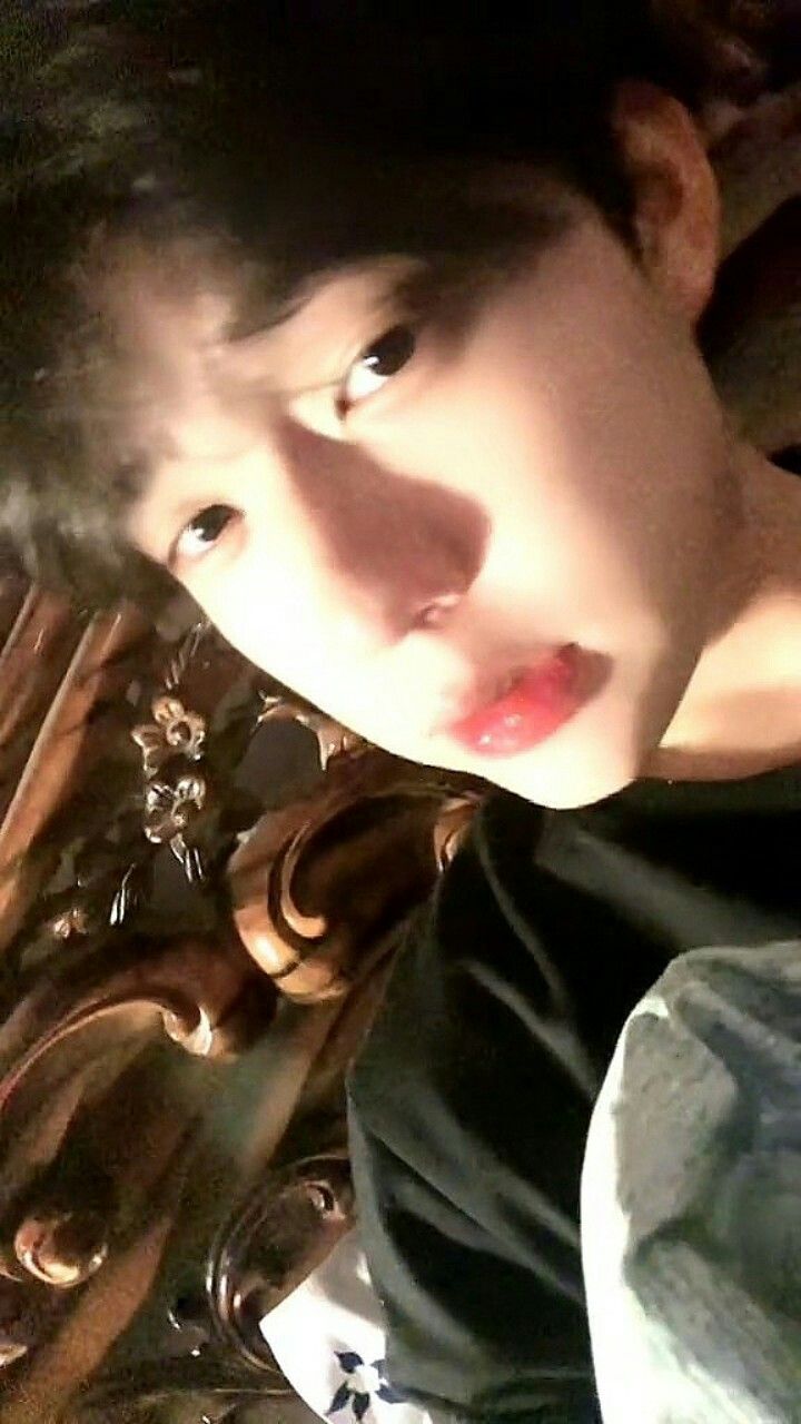 Ảnh trai đẹp k10 được chế caption hài hước khiến cộng đồng cười nghiêng ngả