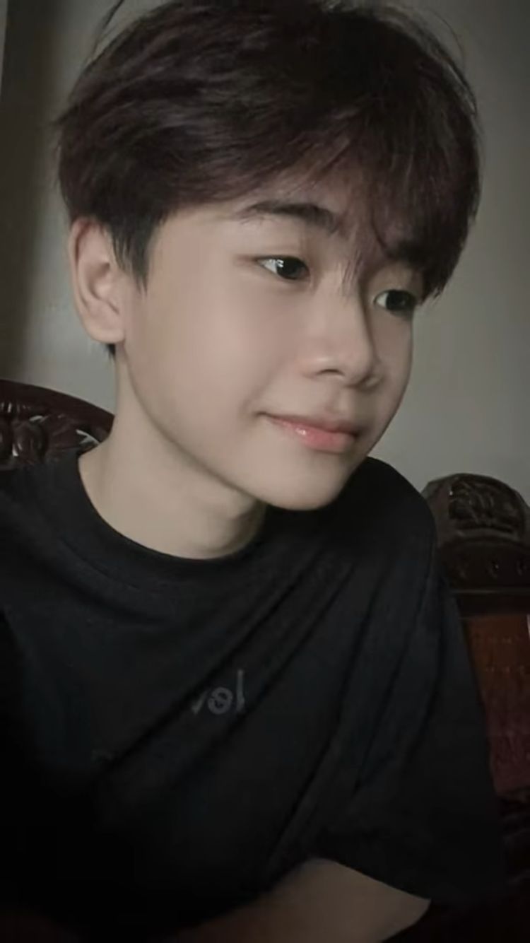 Ảnh trai 2010 được chia sẻ rộng rãi nhờ phong thái trẻ trung và cuốn hút