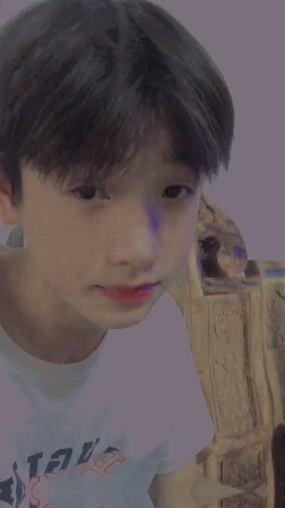 Hình trai đẹp 2k10 luôn khiến người xem cảm thấy thoải mái và vui vẻ