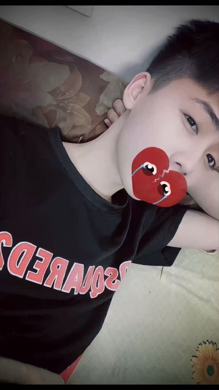 Ảnh trai k10 khóc