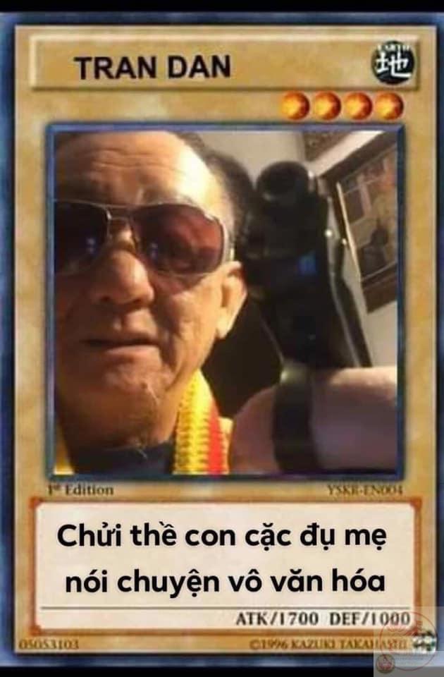 Từ biểu cảm nghiêm trọng, người chế đã biến nó thành trò vui khó nhịn cười