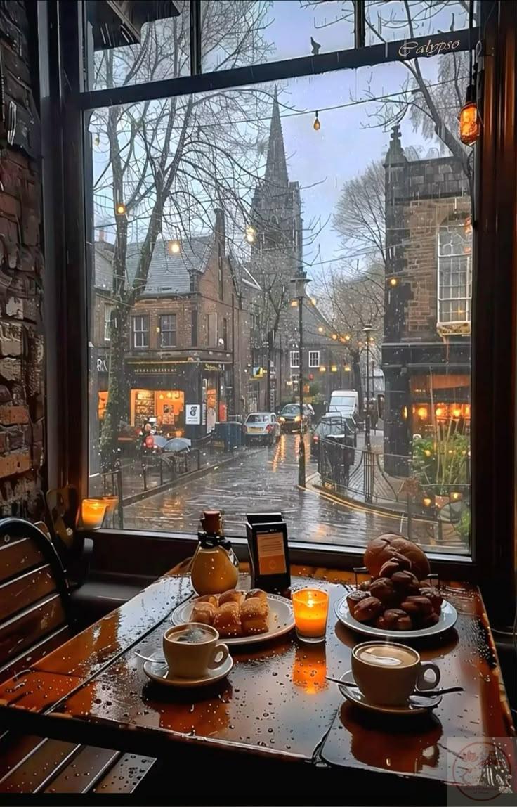 Cảnh phố ướt át trong mưa khơi dậy sự thư giãn cho người xem