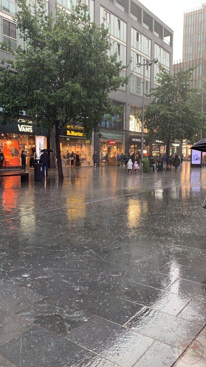 Hình ảnh phố mưa khiến ta cảm nhận sự nhẹ nhõm trong tâm hồn