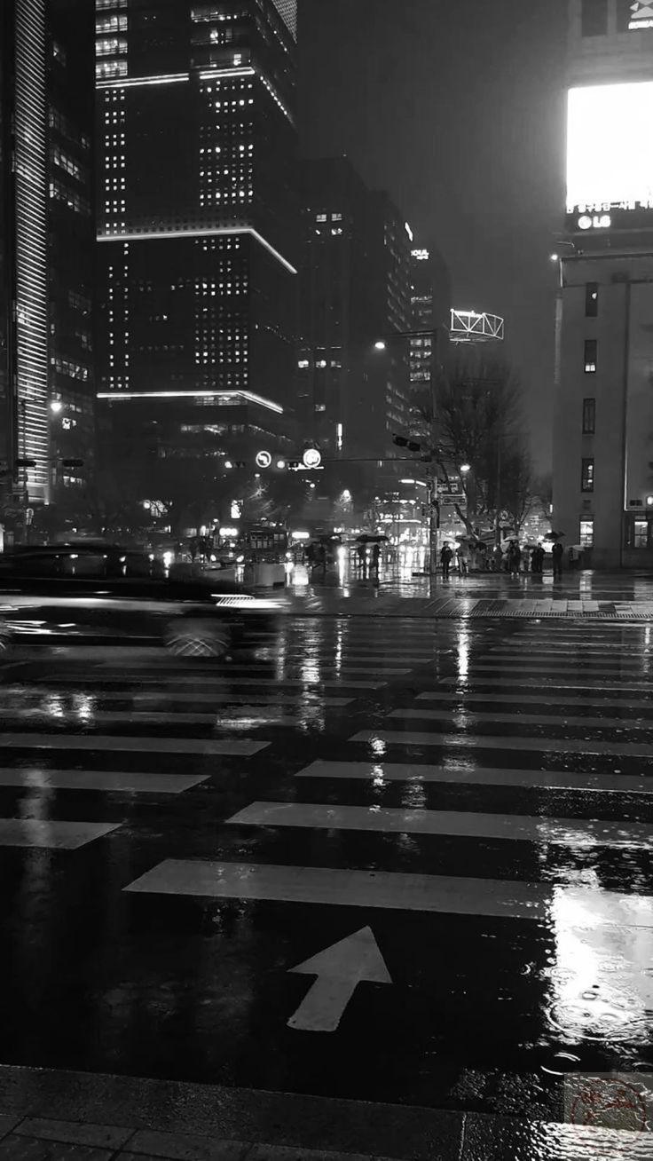 Giọt mưa trắng đen làm khung cảnh hiện ra mộc mạc và gần gũi