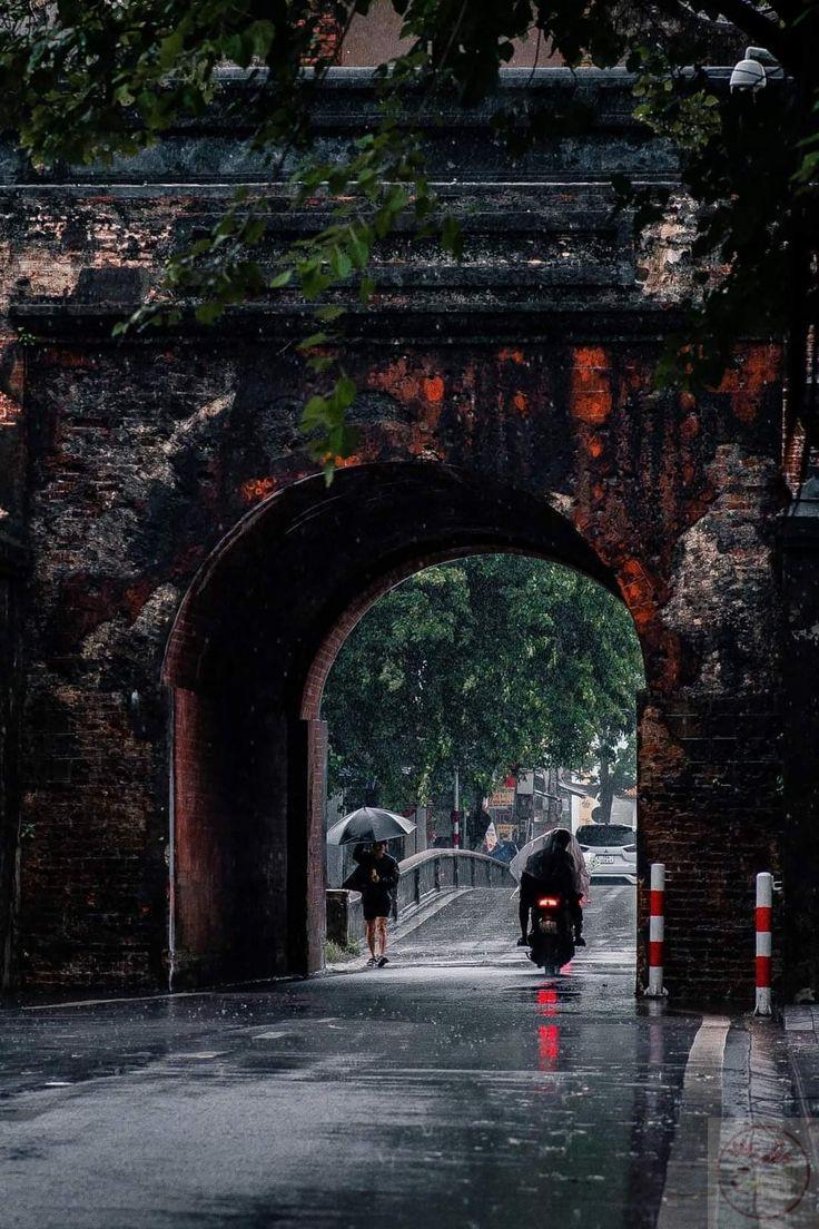 Mưa Huế mang theo vẻ đẹp dịu dàng và lãng mạn rất riêng biệt