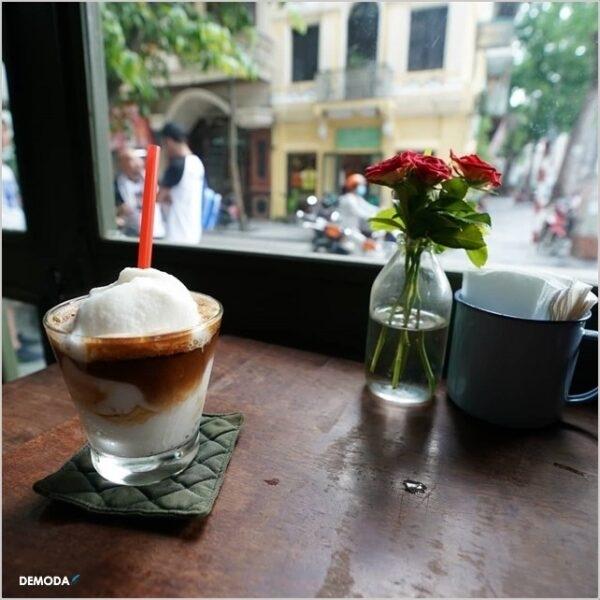 80+ Hình ảnh đi cà phê một mình đẹp nhất