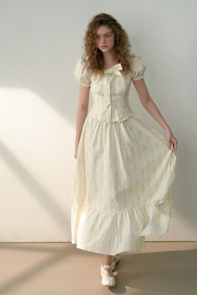 cách tạo dáng chụp ảnh đẹp khi mặc váy yếm