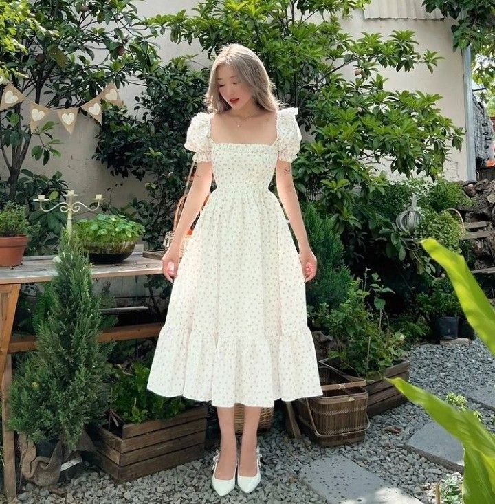 Tư thế vuốt tóc nhẹ tôn thần thái