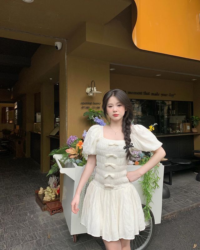 Tạo dáng đơn giản phối cùng ánh sáng Hàn