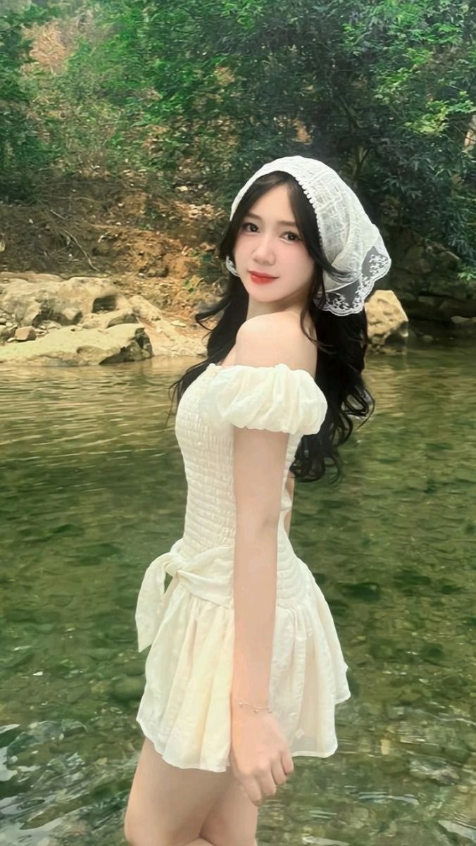 Không cần diễn chỉ cần đứng tự nhiên