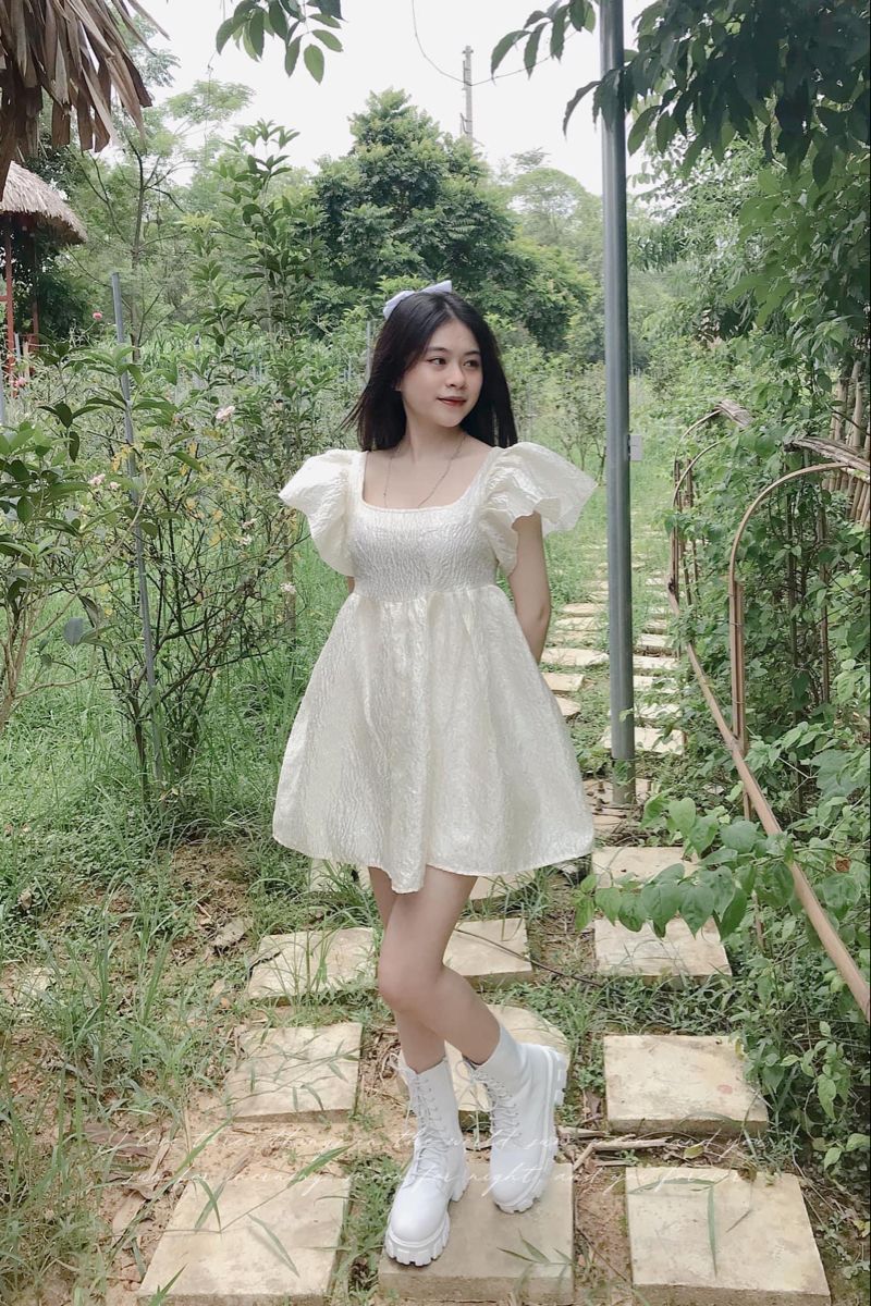 Váy ngắn lên ảnh đẹp nhờ cách pose