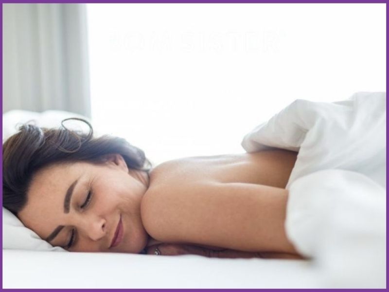 không mặc áo bra đi ngủ để chống xệ ngực