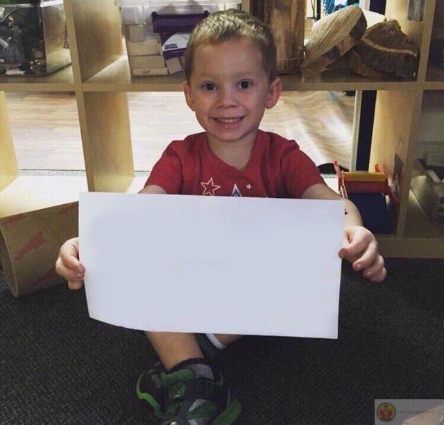 Meme thuyết trình dí dỏm phản ánh nỗi sợ chung khi phải nói trước nhiều người lạ